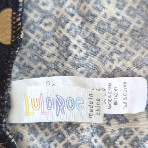 LuLaRoe Tall & Curvy Chevron Zig Zag Leggings - Picture 3 of 10